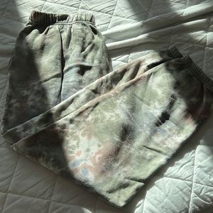 Green tie-dye wild fable sweatpants (size large)